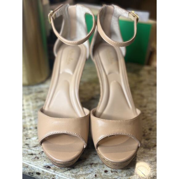 Charles by Charles David Lois Platform Wedge Sandal Beige Size 9 - Picture 2 of 7